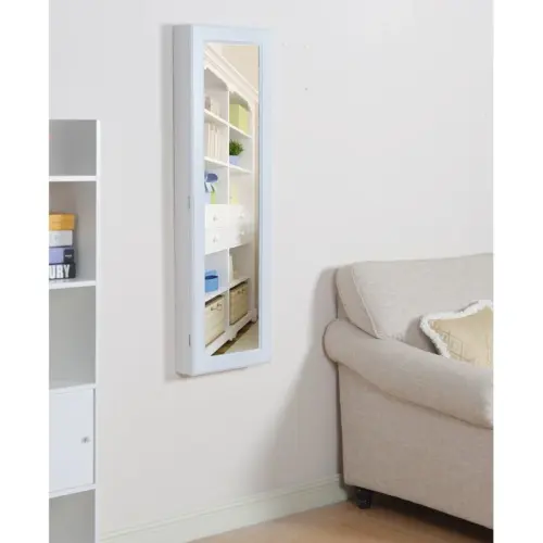 خزانة مجوهرات مايلا مع مرآة مثبتة على الحائط تعد الخيار المثالي لتنظيم مجوهراتك وإكسسواراتك بطريقة أنيقة وعملية. يتميز التصميم العصري والحديث بمرآة كبيرة تجعلها مثالية للاستخدام اليومي وتصفية المجوهرات بكل سهولة. بفضل إمكانية تثبيتها على الحائط، توفر هذه الخزانة مساحًة إضافية في الغرفة وتمنحك مظهرًا مرتبًا وأنيقًا. تحتوي الخزانة على مساحات متعددة لتخزين الأقراط، الساعات، السلاسل، والأساور بشكل مرتب وآمن. مثالية لأي غرفة نوم أو خزانة ملابس، توفر لك هذه الخزانة عملية تنظيم وتخزين في الوقت نفسه.