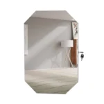 خزانة إكسسوارات مع مرايا معلقة من ياسيرا، تتميز بتصميم عصري وأنيق يناسب جميع أنماط الديكور الداخلي. تعتبر هذه الخزانة مثالية لتنظيم الأغراض الشخصية مثل المجوهرات، والعطور، والإكسسوارات، مع مرآة مدمجة تضيف لمسة فاخرة للمساحات الصغيرة أو غرف النوم. خيار مثالي للمساحات المحدودة."