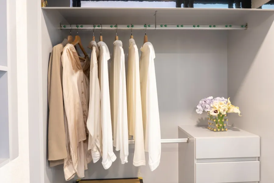 كيف تجعلين رائحة خزانة ملابسك عطرة؟ إليكِ وصفات طبيعية لتجربتها